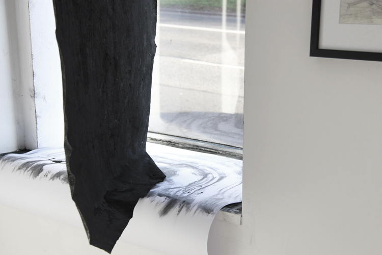 Schwer Schwarz Schwebend